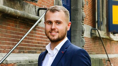 Als je het niet oké vindt dat ik gay ben dan is daar het gat van de deur RondOm Vandaag