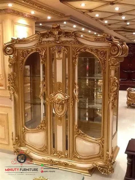 Desain Lemari Hias Ukir Klasik Mewah Luxuri Gold Pintu Kaca MINIUTY