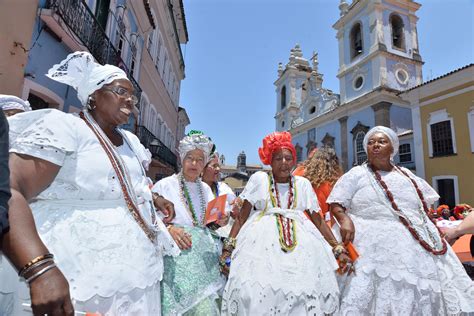 DIA DA BAIANA DE ACARAJÉ É CELEBRADO NESTE SÁBADO 25 EM SALVADOR