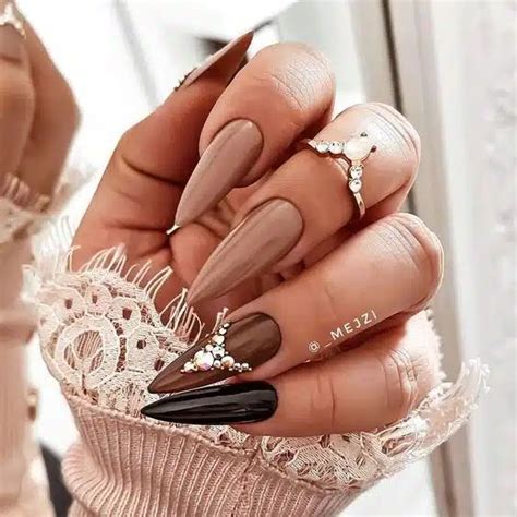 Best Fall Nails To Copy In Love And Moms Nude Nail Designs Nude Nails Neutral