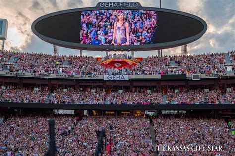 34 Taylor Swift Photos In Kansas City For Her 34th Birthday Kansas City Star