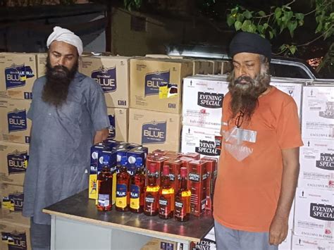 Police And Stf Caught Liquor Worth 24 Lakhs Two Smugglers Arrested Accused Were Taking From