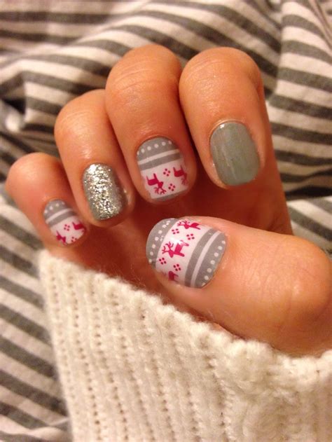 25 Best Christmas Nail Ideas Youll Want To Try Pretty Designs