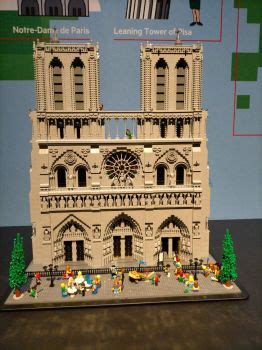 Solve Notre Dame Cathedral in lego jigsaw puzzle online with 30 pieces