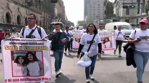 Padres De J Venes Muertas En Coladera Marchan A Congreso Cdmx