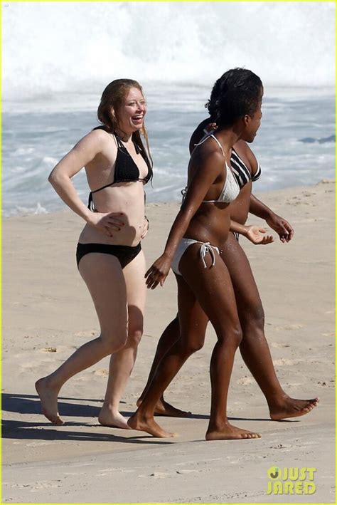 8 Sexy Hot Uzo Aduba Bikini Pics