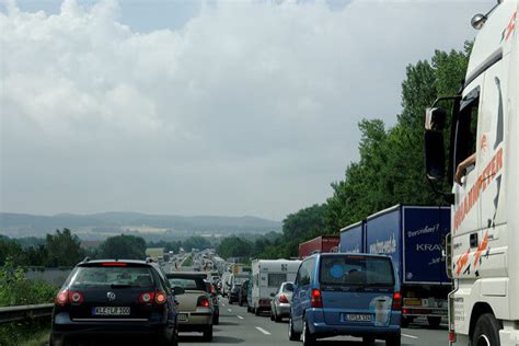 Stau So Verhalten Sie Sich Richtig Kfzteile24 De