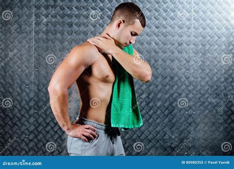 Douleur Forte De Sentiment D Homme De Forme Physique Image Stock