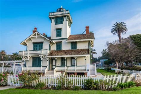 Famous California Lighthouses to Visit on the Southern & Northern Coast