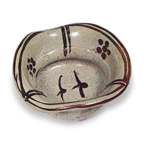 Mukōzuke bowl with design of birds in flight and umebachi crests E