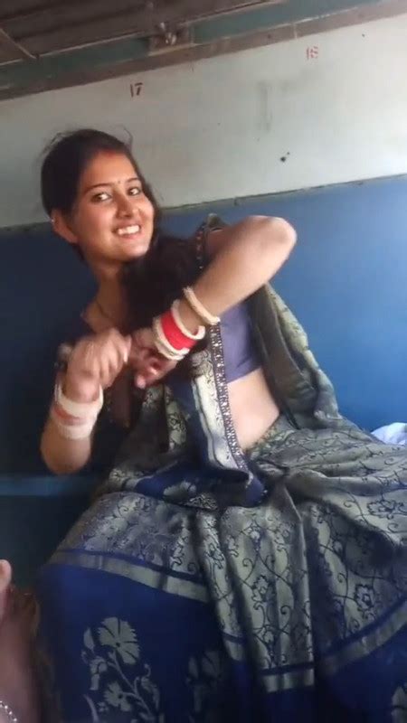 Sexy Beautiful Desi Girl Navel From Train In Blue Saree Mp4 Snapshot 00