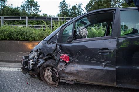 Bei Einem Schweren Unfall Nahe Waiblingen Wird Eine Frau Schlimm