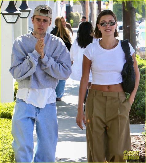 Justin & Hailey Bieber Step Out for Breakfast Date in WeHo: Photo ...