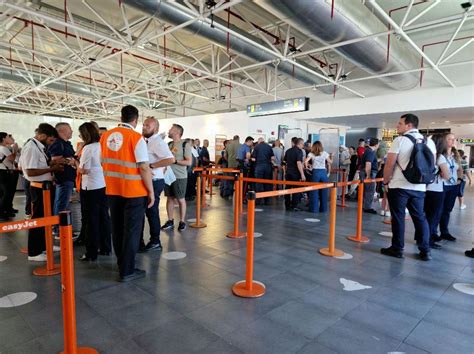 Incendio All Aeroporto Di Catania Le Testimonianze C Erano Le Fiamme