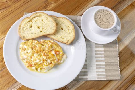 Desayuno Tradicional De Huevos Fritos Y Rebanadas De Pan Imagen De