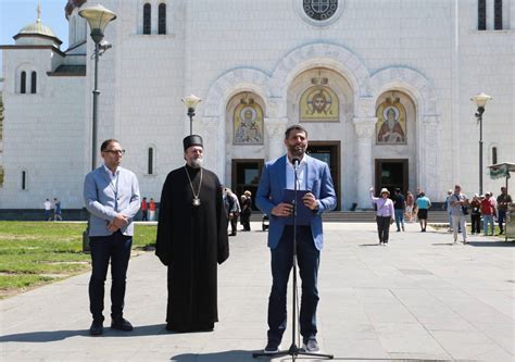 Api O Platou Ispred Hrama Svetog Save Gsp Splavovima Izborima