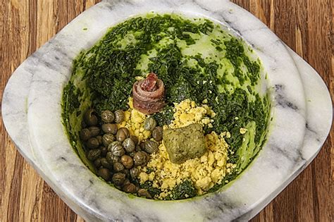 Insalata Di Ventresca Di Tonno Con Fagioli Cannellini E Salsa Verde Al