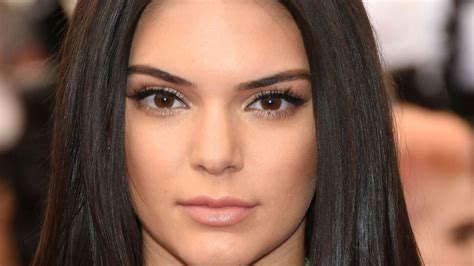 Kendall Jenner Elle Se Confie Sur Ses Soucis Dacné à Ladolescence