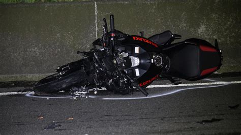 Motorradfahrer Stirbt Bei Unfall Auf A Bei Wiesbaden Hessenschau De