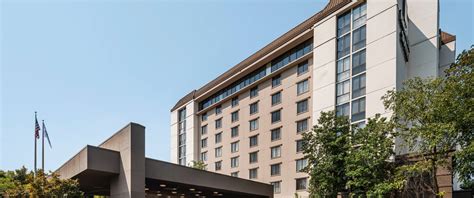 Nashville Hotels - Embassy Suites Nashville Airport