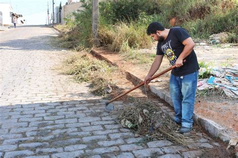 Sete Bairros De Formiga Recebem Trabalhos De Limpeza E Capina Nesta