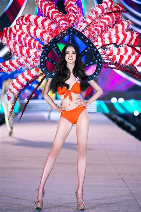 Top 35 Hoa hậu Việt Nam Tiểu Vy diễn bikini nóng bỏng như Victoria Secret