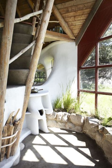 A Sustainable House Made Of Clay Cob House Earthship Home