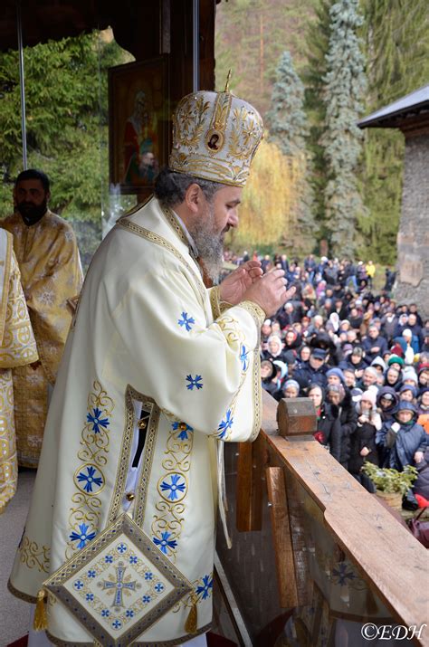 Pomenirea P Rintelui Arsenie Boca La M N Stirea Prislop De Ani De