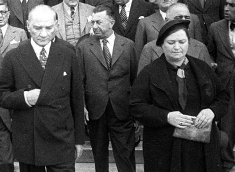 MAKBULE HANIM VE ATATÜRK Kobi Yaşam