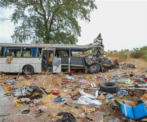 Kaolack Suite Et Pas Fin De L Accident Mortel De Kaffrine Les Deux