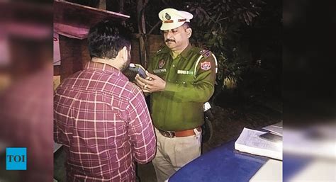 Police Crack Down On Public Drinking 82 Held In Night Raids Ludhiana