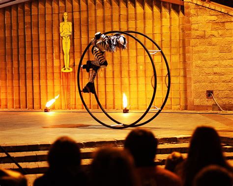 Гимнаст на ренском колесе 100д - Огненный цирк Kresiva (фаершоу на ...