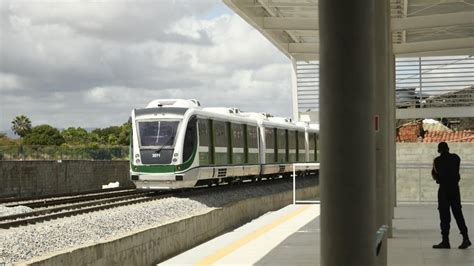 Estação Expedicionários é local privilegiado para observação de aviões