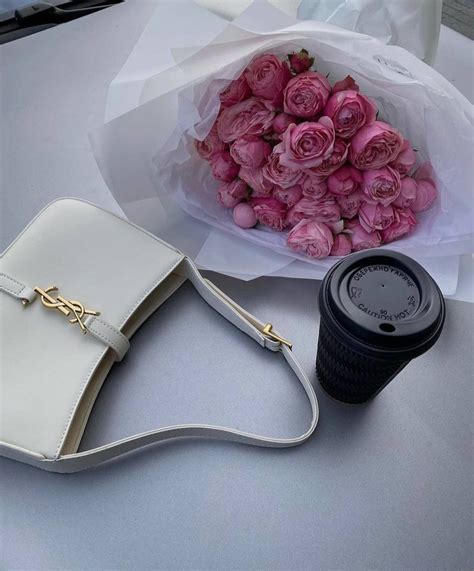 Пин от пользователя 𝓶𝔂 𝓼𝓸𝓾𝓵 на доске flowers | Сумки, Идеи для фото ...