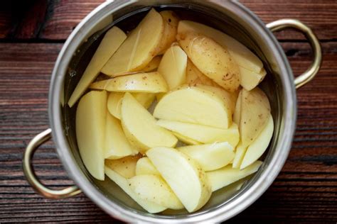 how long to soak potatoes