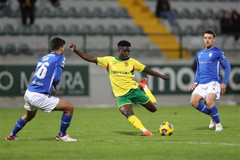 Paços de Ferreira quebra ciclo e derrota o Feirense