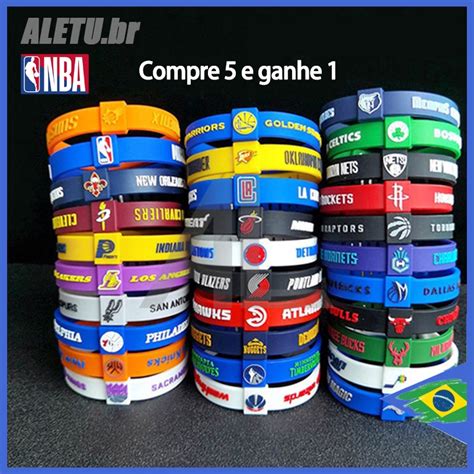 Compre cinco e ganhe um Pulseira de Silicone Ajustável Estampa NBA