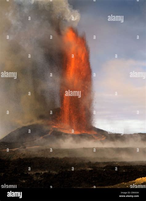 Volcano Eruption Lava Hi Res Stock Photography And Images Alamy