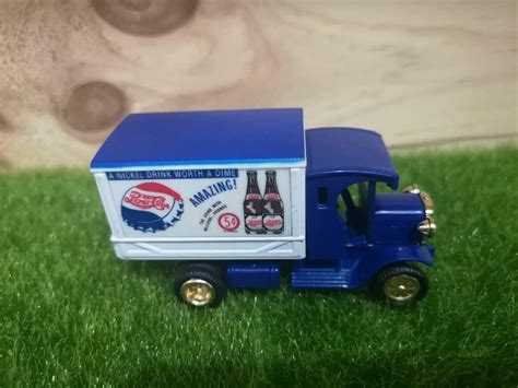 Pepsi Cola Vintage Delivery Truck Diecast Model By Golden Wheel Diecast