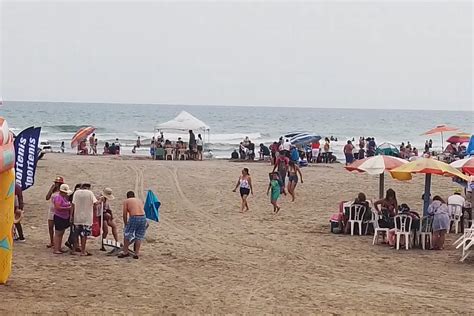 Sin Importar Viento Del Norte Turistas Llegan A Las Playas De Veracruz