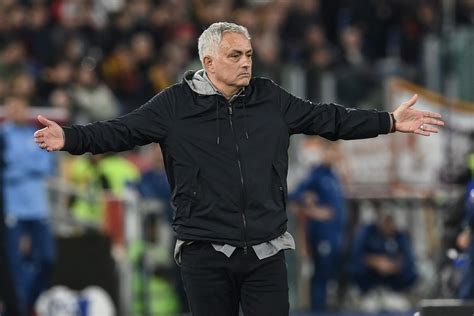 Roma Milan Reazione Di Mourinho Dopo Il Rigore Ecco Cosa Ha Fatto