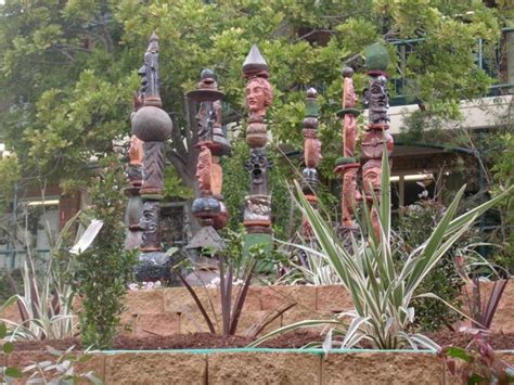 Garden Totems Design Ideas In Glass Ceramic Mosaic And Wood