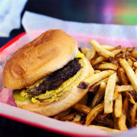 Dyer's Burgers : Memphis | Xtreme Foodies - The world's Essential Eats curated by local food experts