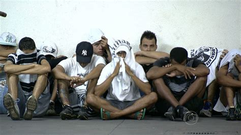 Integrantes de torcidas organizadas são presos antes de jogo em BH