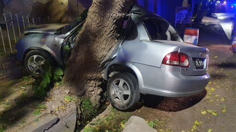 Un hombre murió tras un impactante choque contra un árbol MendoVoz