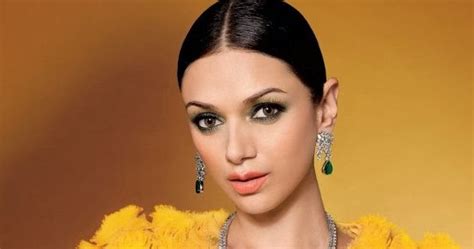Sexy Mumbai Hot Model Aditi Rao Hydari Boobies Armpits Naked Back