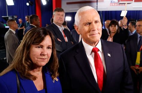 Mike Pence's Wife Karen Goes Blue for Republican Presidential Debate