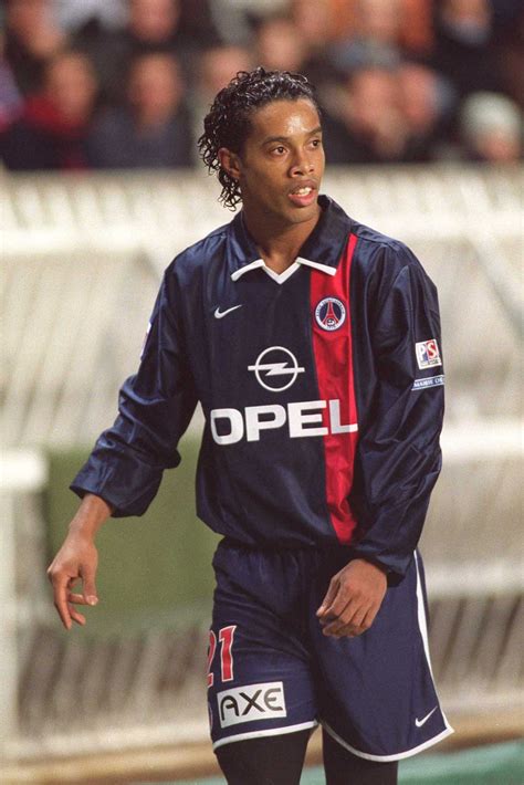 Paris Saint Germain 2001 02 Home Kit