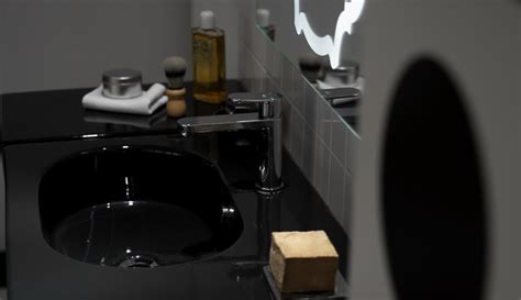 Black and White Bathroom Design Inspirations - DigsDigs