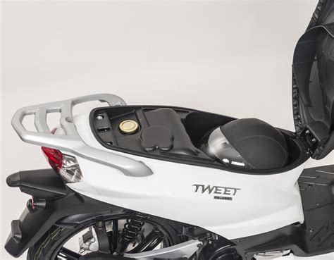 Motorrad Vergleich Peugeot Tweet 125 GT 2022 Vs Peugeot Tweet 125 2015